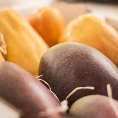 Caja de mangos y papayas de 4,5kg.