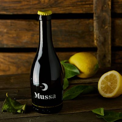 Cerveza Artesana Mussa, de trigo con un toque de limón.